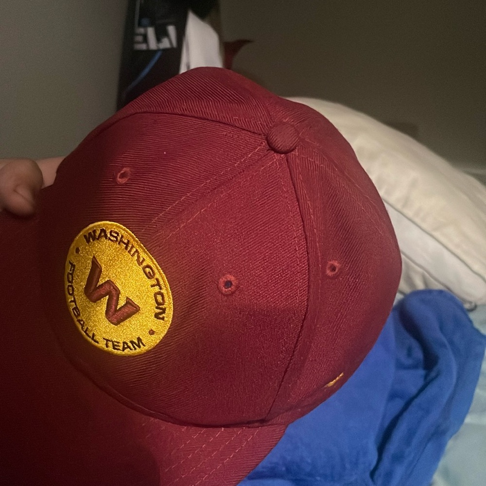 Commanders SnapBack. - Picture 2 of 2